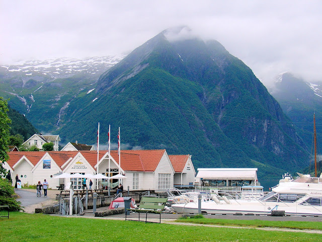 The charming port of Balestrand.