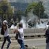 Un muerto y cerca de 100 heridos en segundo  día de protestas contra Maduro