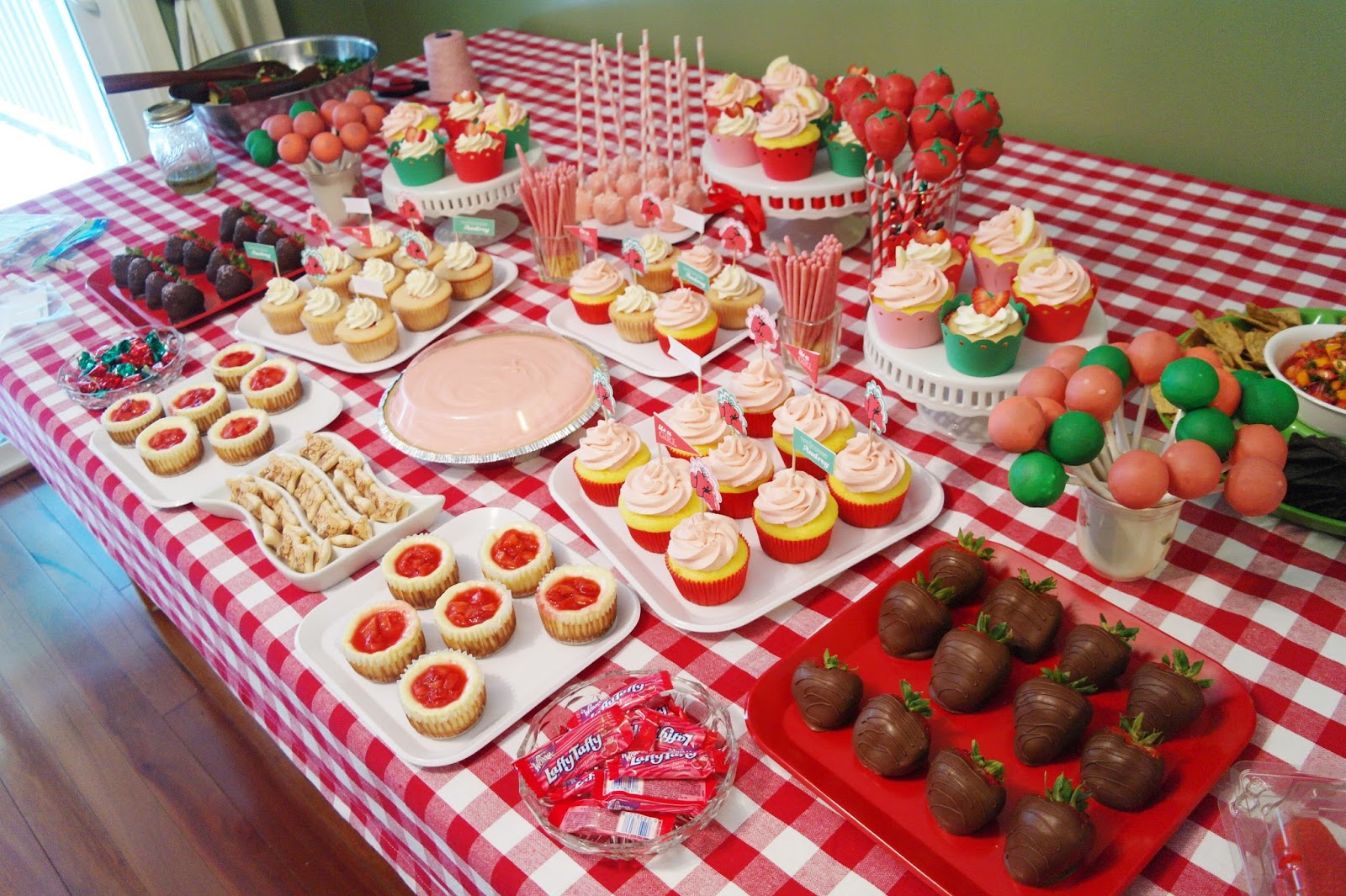 Ddalkijane Strawberry Themed Baby Shower ddalkijane-strawberry-themed-baby-shower