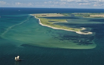 NUEVA ISLA APARECE FRENTE A LAS COSTA DE Schleswig-Holstein, EN ALEMANIA, ENERO 2013