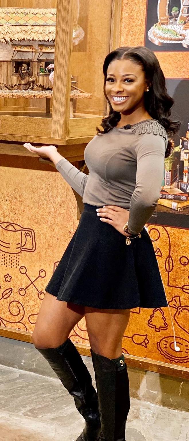 THE APPRECIATION OF BOOTED NEWS WOMEN BLOG TAYLOR STEWART SHOWS OFF