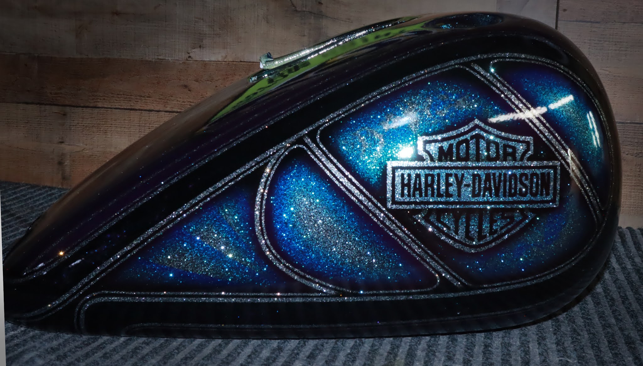 Online Motorcycle Paint Shop LiME LiNE candy metal flake paintjob