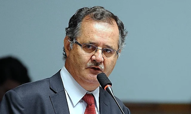 Marco Falconí: Comisión Especial decide retirarlo como miembro titular de JNJ