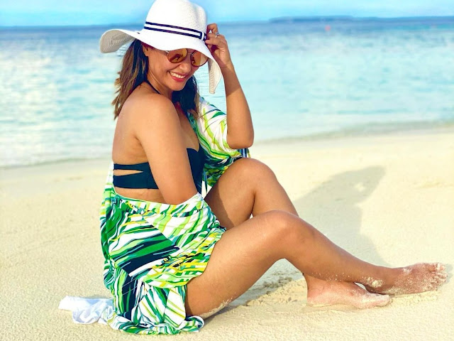 Hina Khan treats fans with stunning PHOTOS in a bikini from her vacay- newsdezire
