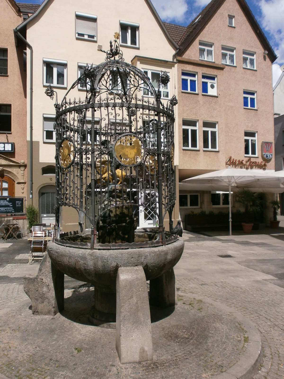 Wege in der Region Stuttgart Der HansimGlückBrunnen in StuttgartMitte
