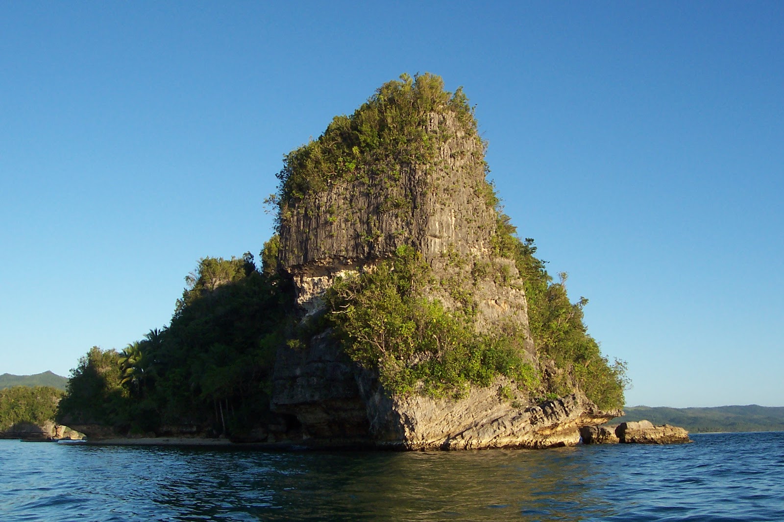 BEACHES AND CHURCHES: Marabut Islands in Samar