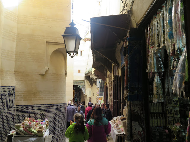 Calle junto a la Zaouia de Moulay Idriss II