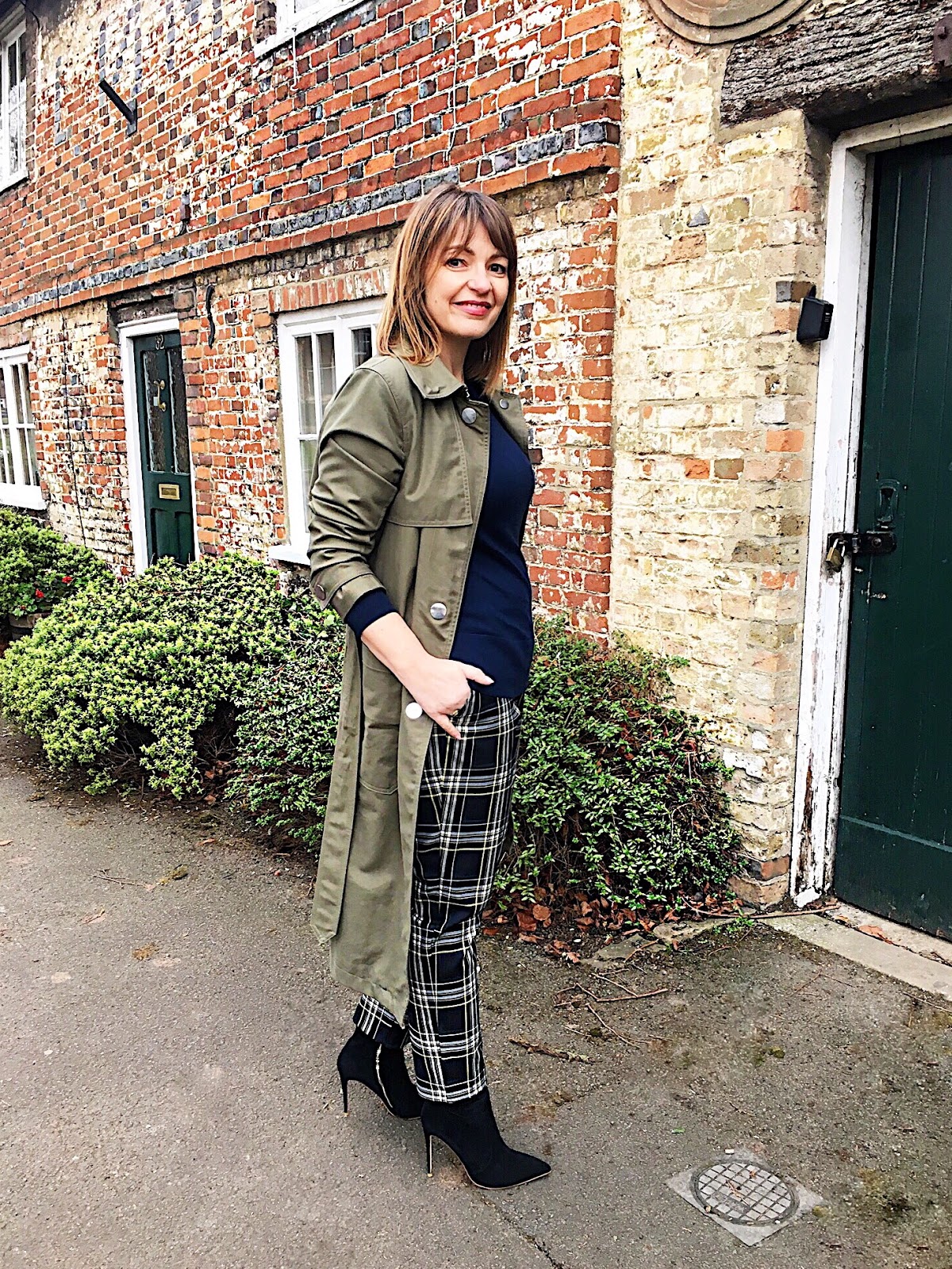 HOW TO WEAR CHECKED TROUSERS Lizzi Richardson