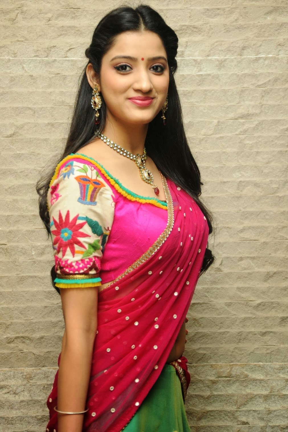 Masala Lake Sexy South Actress Richa Panai Half Saree Navel Show Stills