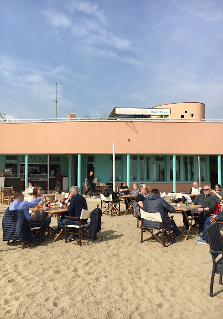 How to Go to the Beach in Venice