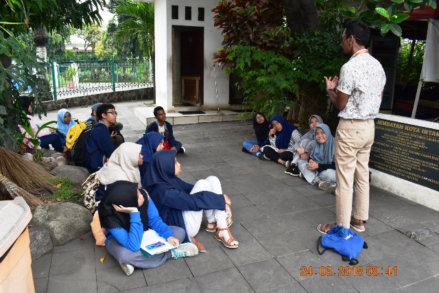 Walking Tour Jembatan Kota Intan Bersama Jakarta Good Guide