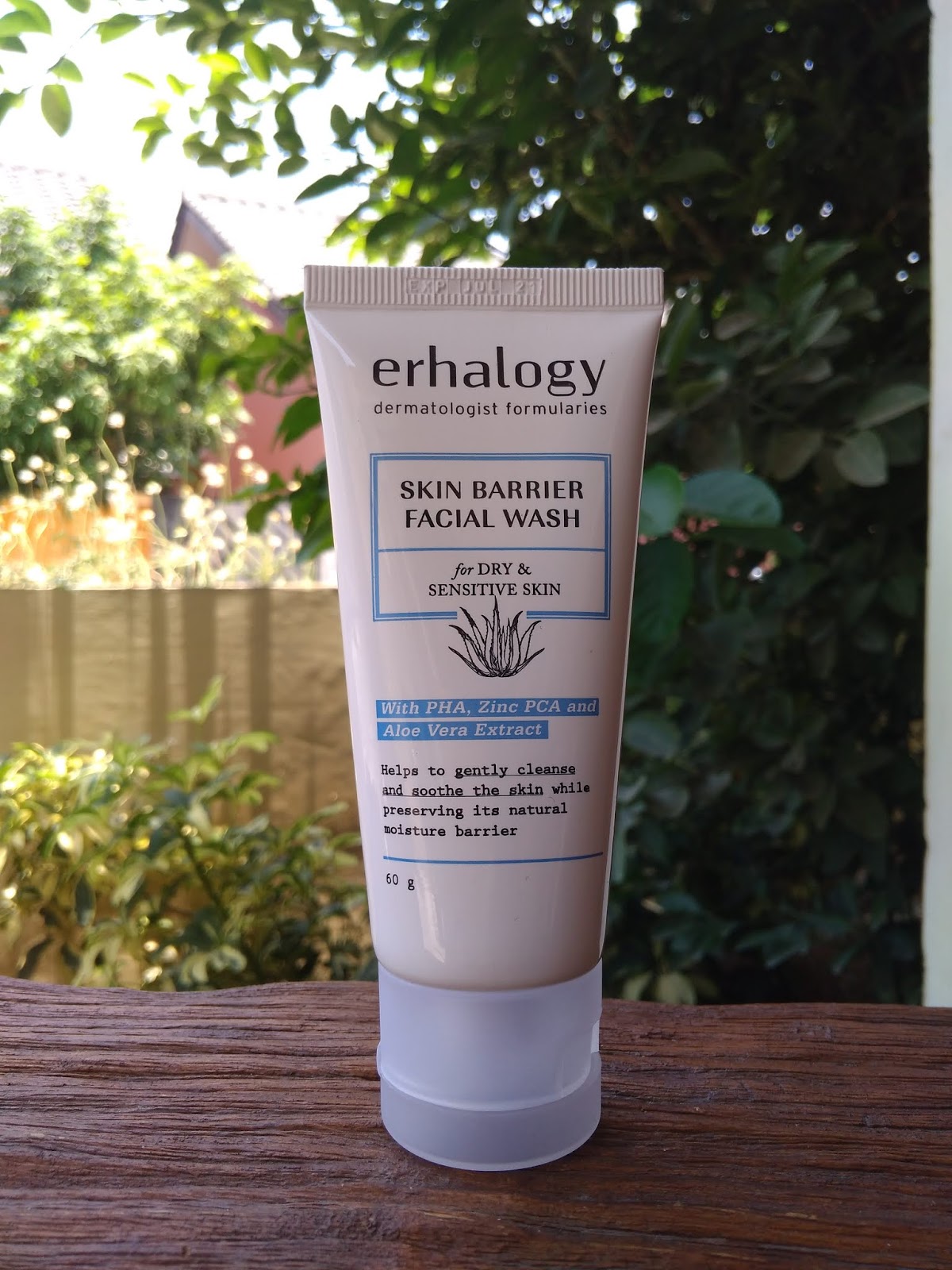 Kayu Sirih Cantik dan Percaya Diri dengan ERHA Skin Barrier for Dry & Sensitive Skin