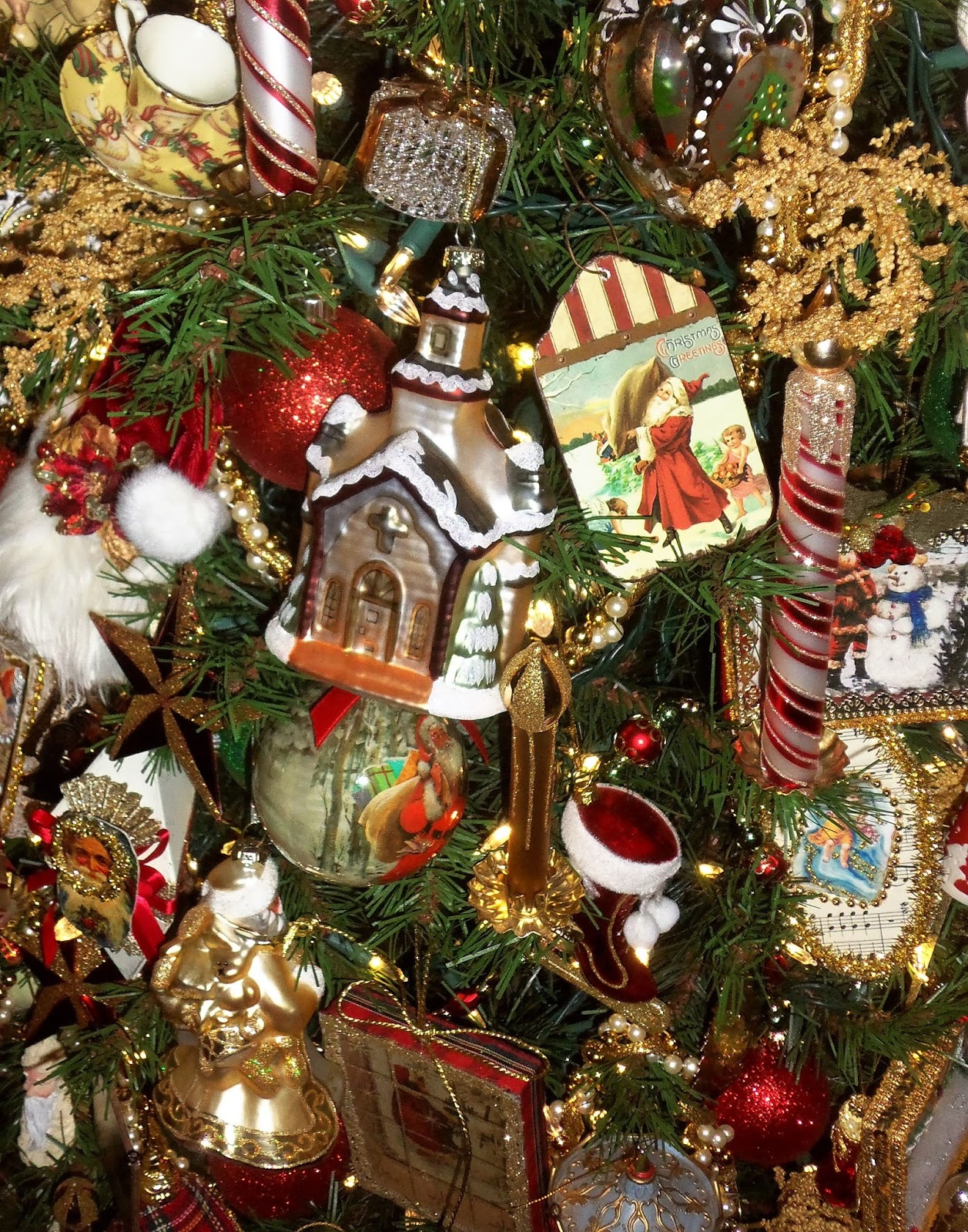 A DEBBIEDABBLE CHRISTMAS A Victorian Style Christmas Tree and Village