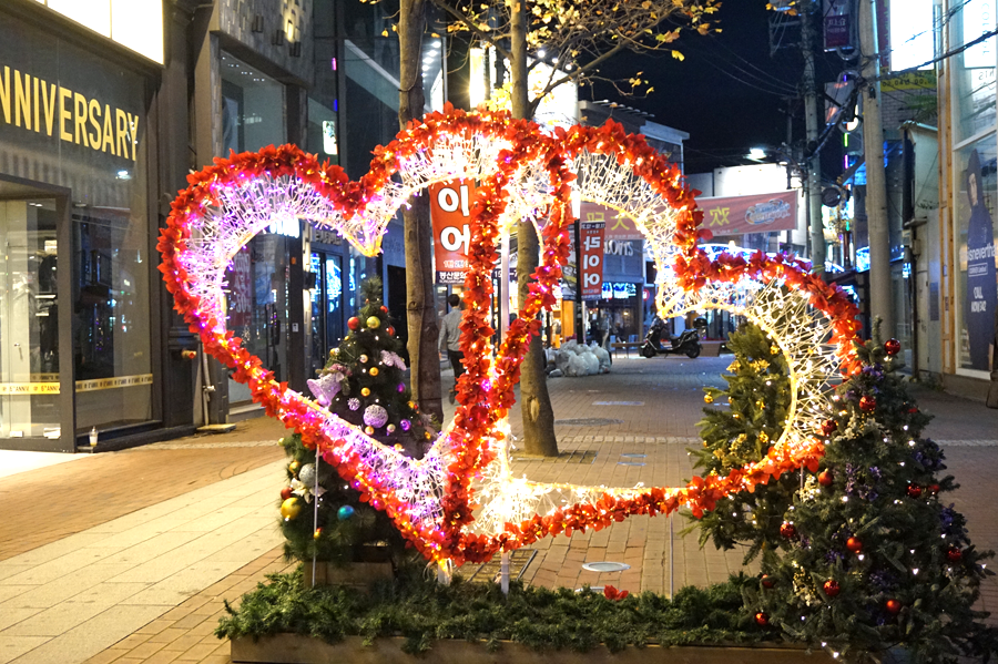 Places To See Christmas Light Displays In Daegu Getting In the