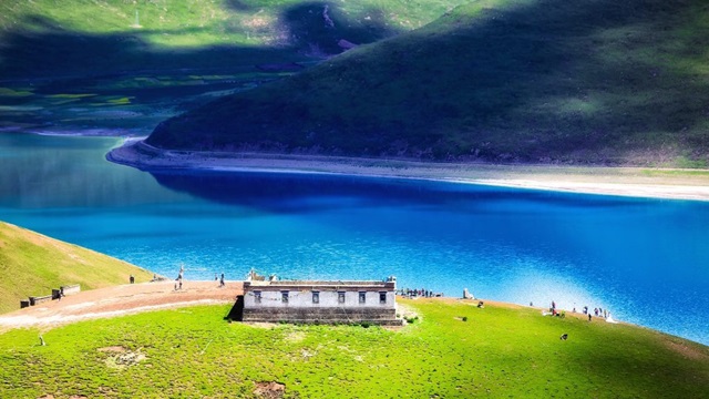 ทะเลสาบยัมดรก (Yamdrok Lake: ཡར་འབྲོག་གཡུ་མཚོ་) @ www.chinatoptrip.com