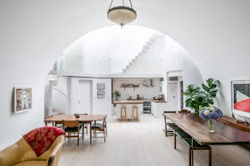 01-Living-Room-and-Dining-Room-in-the-Arch-19th-Century-Rail-Viaduct-House-Reclaimed-Space-Architecture-www-designstack-co