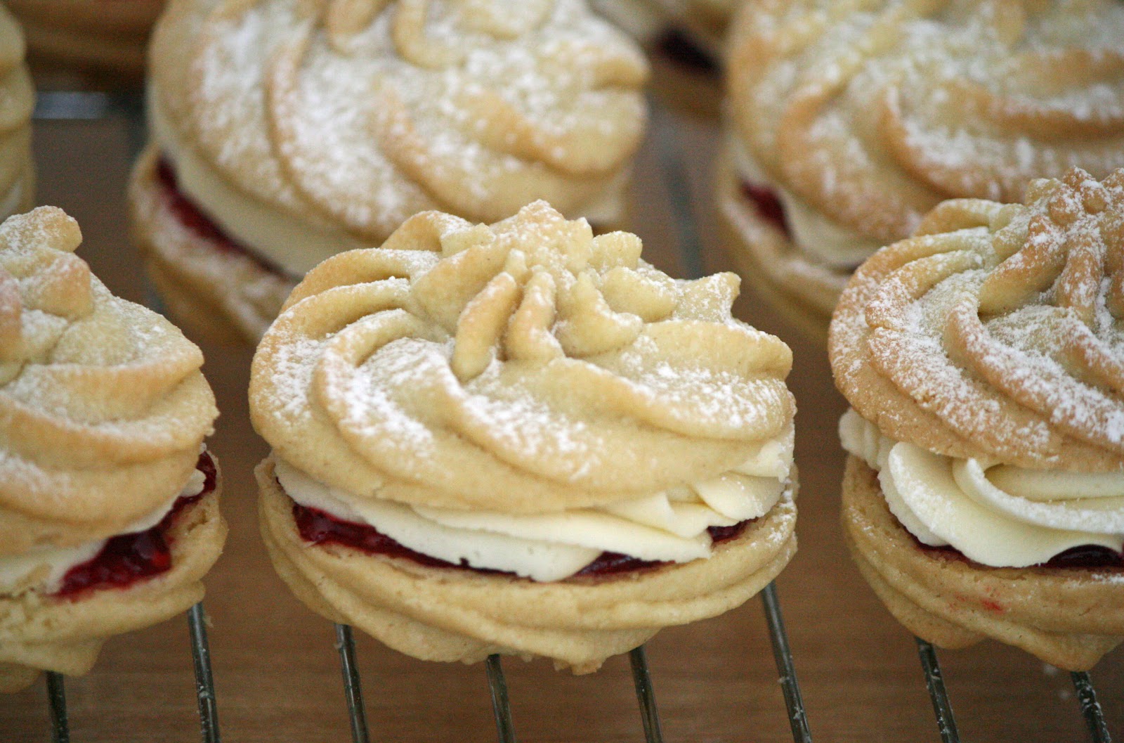 Lauralovescakes Viennese Whirls And Fingers 