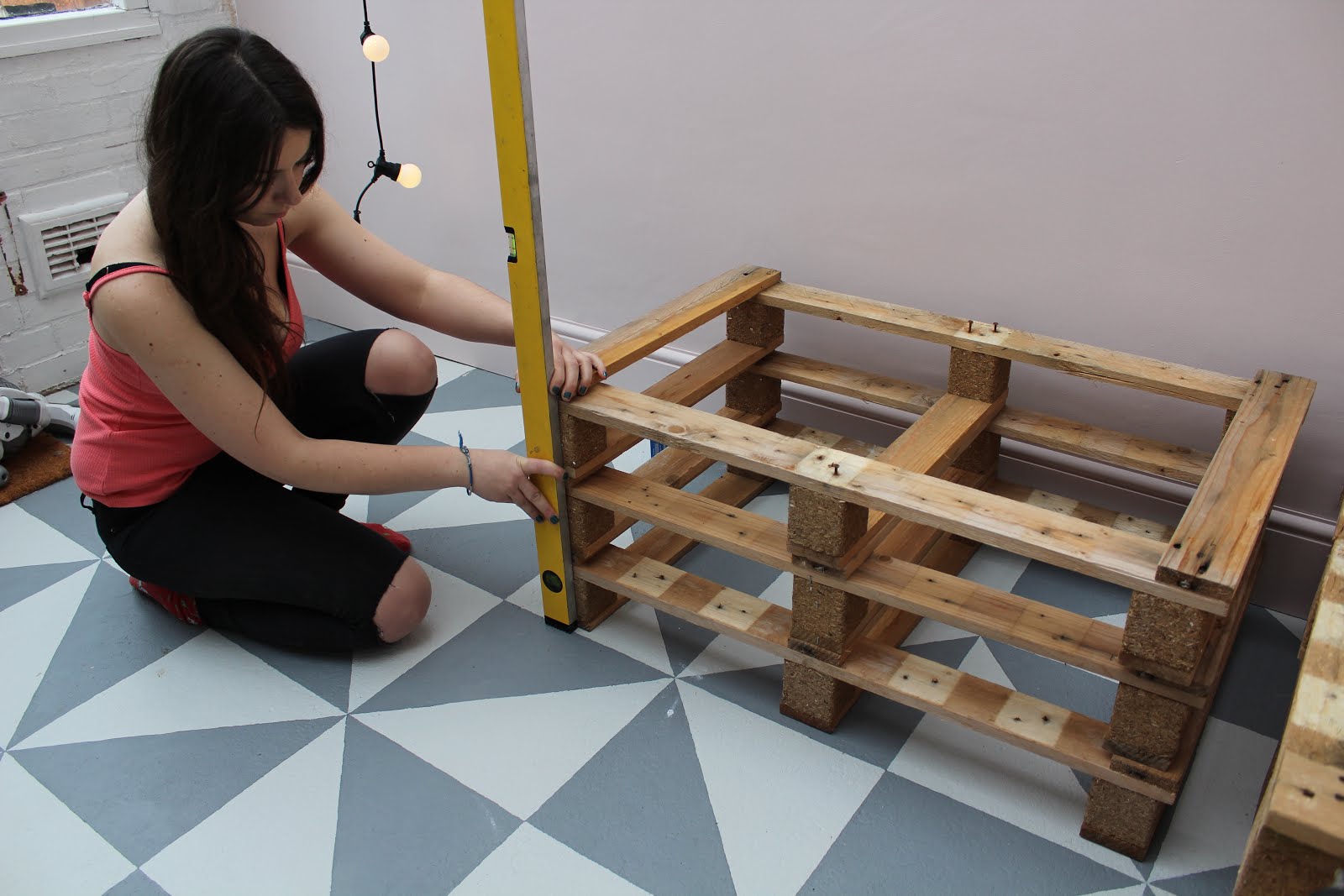 How to build a pallet bench