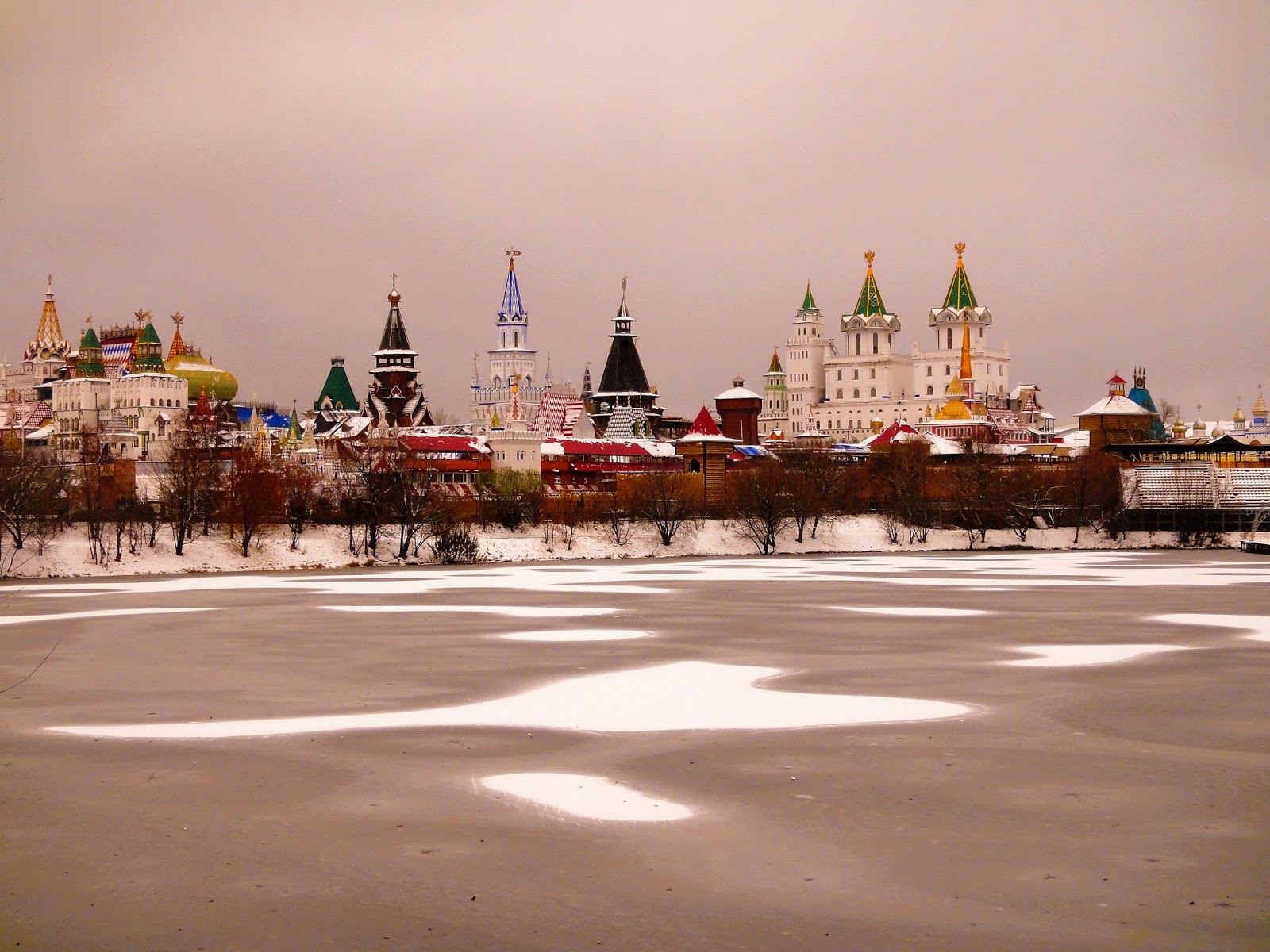 Новости измайлово москва. Новости измайлово москва. Лесопарк измайлово. Новости измайлово москва. Измайловский кремль москва ночью.