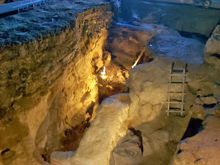 ΣΠΗΛΑΙΟ ΘΕΟΠΕΤΡΑΣ-ΑΝΑΖΗΤΩΝΤΑΣ ΤΟΝ ΕΛΛΗΝΑ ΝΕΑΤΕΡΝΤΑΛ