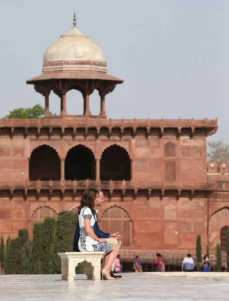 Kate Middleton and Prince William visit Taj Mahal