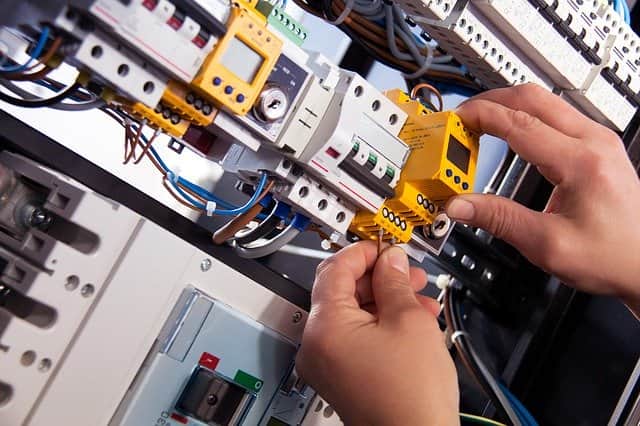 ما هو أفضل تخصص في قسم الهندسة الكهربائية ؟ والفرق بين هندسة الكهرباء وهندسة الإلكترونيات ما هو أفضل تخصص في قسم الهندسة الكهربائية ؟ والفرق بين هندسة الكهرباء وهندسة الإلكترونيات