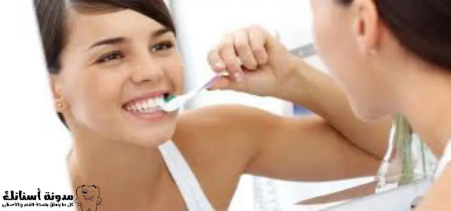 7طرق وخلطات طبيعية لتبييض الأسنان في المنزل.