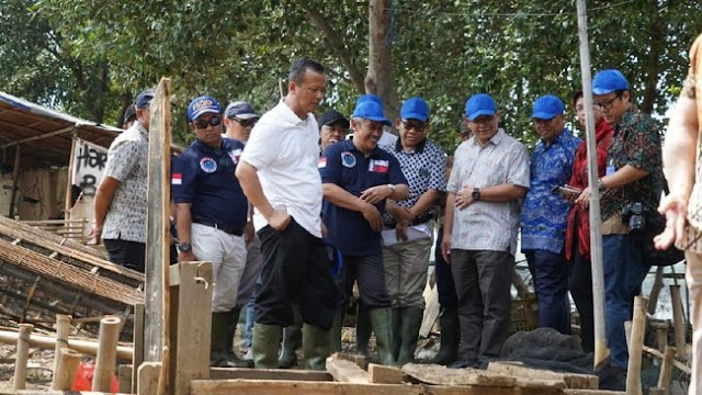 Menteri Edhy Paling Tak Dipercaya di Survei, Stafsus Singgung Sampel Hanya 800 Menteri Edhy Paling Tak Dipercaya di Survei, Stafsus Singgung Sampel Hanya 800