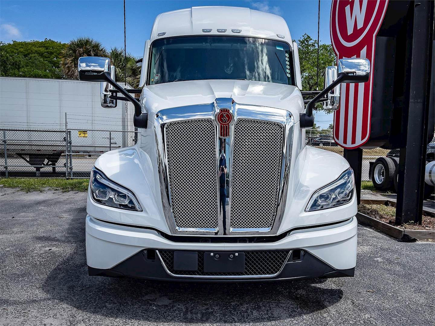 DIECIOCHO RUEDAS KENWORTH T 680 NETX GEN COMIENZA A LLEGAR A LOS DISTRIBUIDORES DE USA…. y