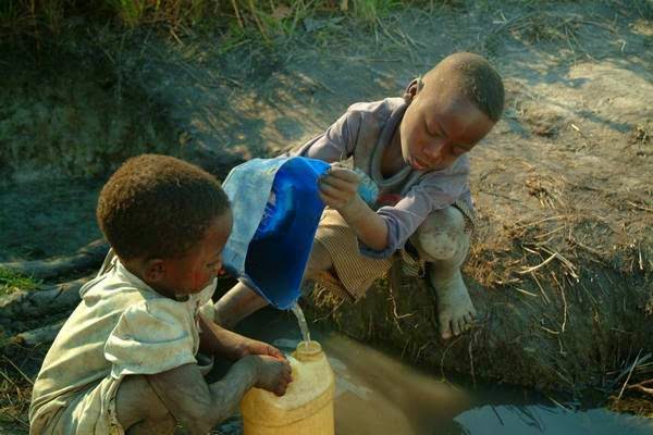 Governments to guarantee that each person has at least 20 litres of clean water a day