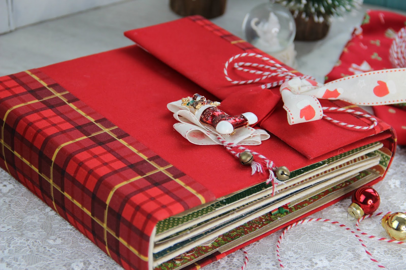 Скрапбукинг альбом новый год. Альбом на новый год своими руками. Новогодний скрап альбом. Новогодний фотоальбом. Альбом на новый год своими руками.