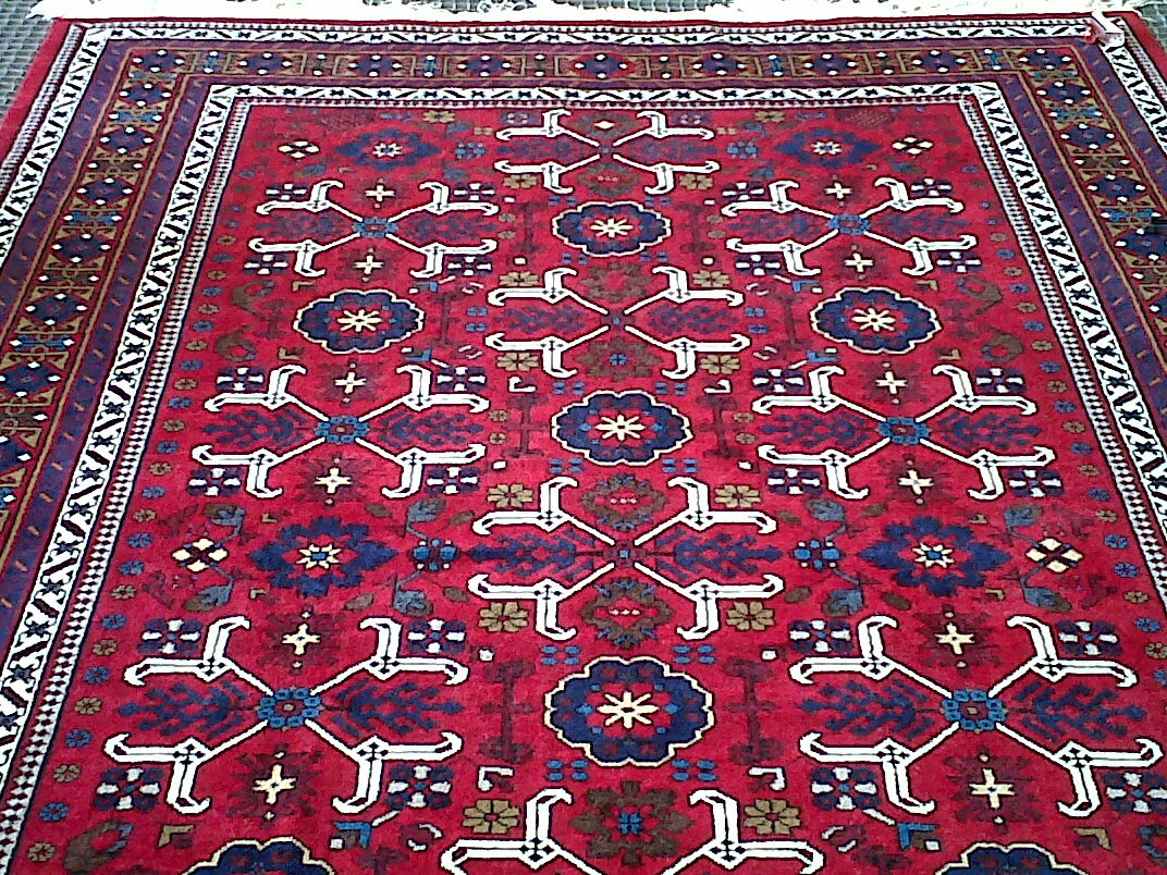 When buying a rug, do you know the difference between hand knotted rug