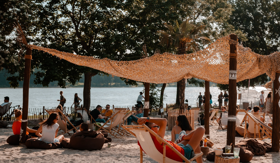 Jeck am Beach Sommerkarneval mit Black Föös und Kasalla im Bikini