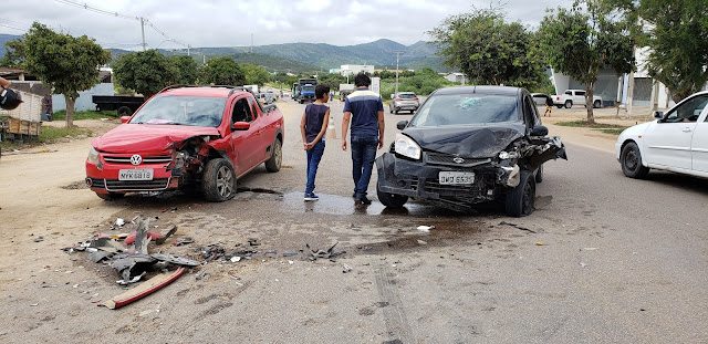 Colisão frontal deixa homem ferido em Jacobina; motorista não usava cinto de segurança