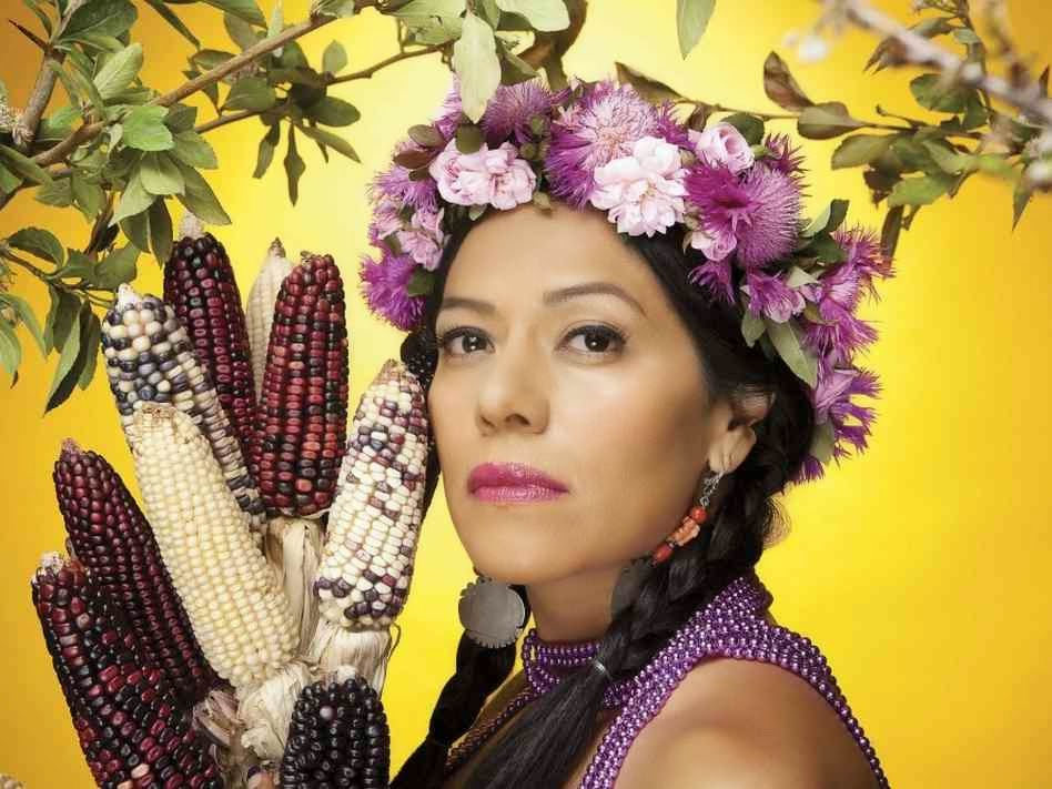 La virtuosa Lila Downs, entre pecados y milagros La Pluma & La Herida La virtuosa Lila Downs, entre pecados y milagros La Pluma & La Herida