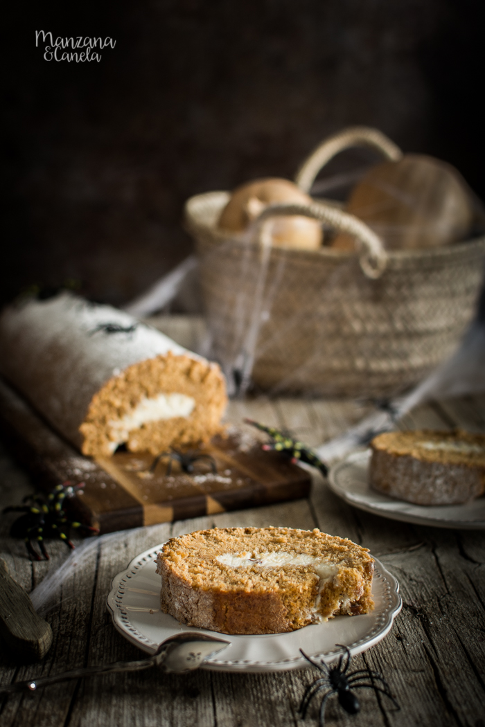 Manzana&Canela: Rollo de calabaza con crema de queso y nueces pecanas.  Receta perfecta para Halloween