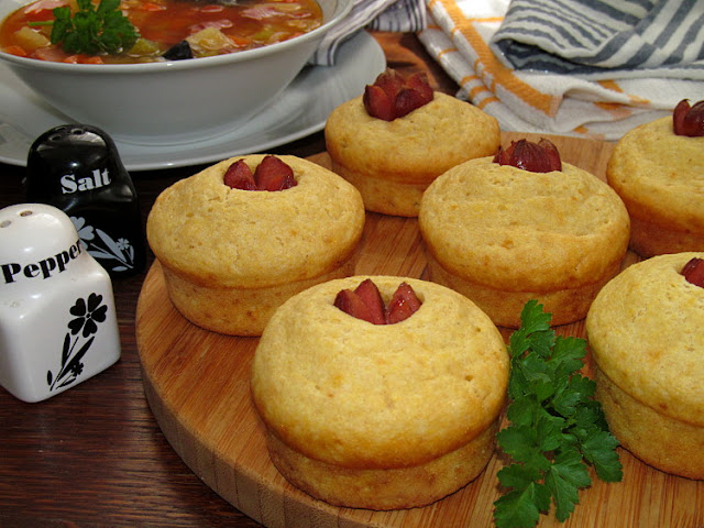 Закусочные кукурузные кексы с сосиской