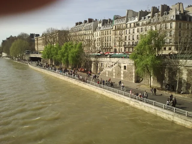 Calorzinho em Paris: Clima em Paris na primavera