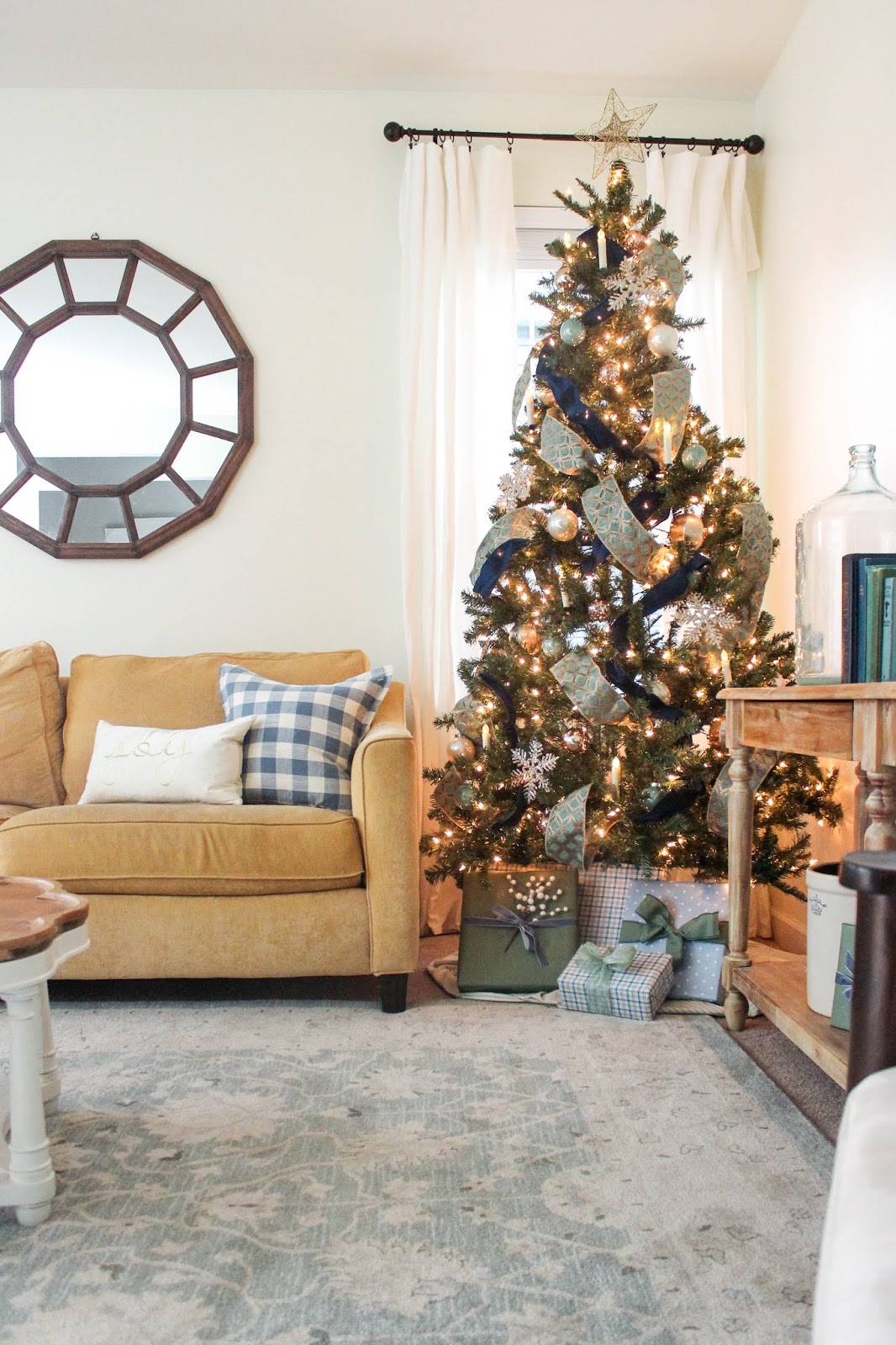 Decorate your tree with greens, blues, and gold to coordinate with your home's year-round color palette. See how festive non-traditional Christmas colors can be! Decorate your tree with greens, blues, and gold to coordinate with your home's year-round color palette. See how festive non-traditional Christmas colors can be!