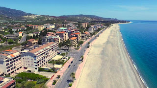 Marina di Gioiosa Ionica is blessed with long expanses of wide beaches