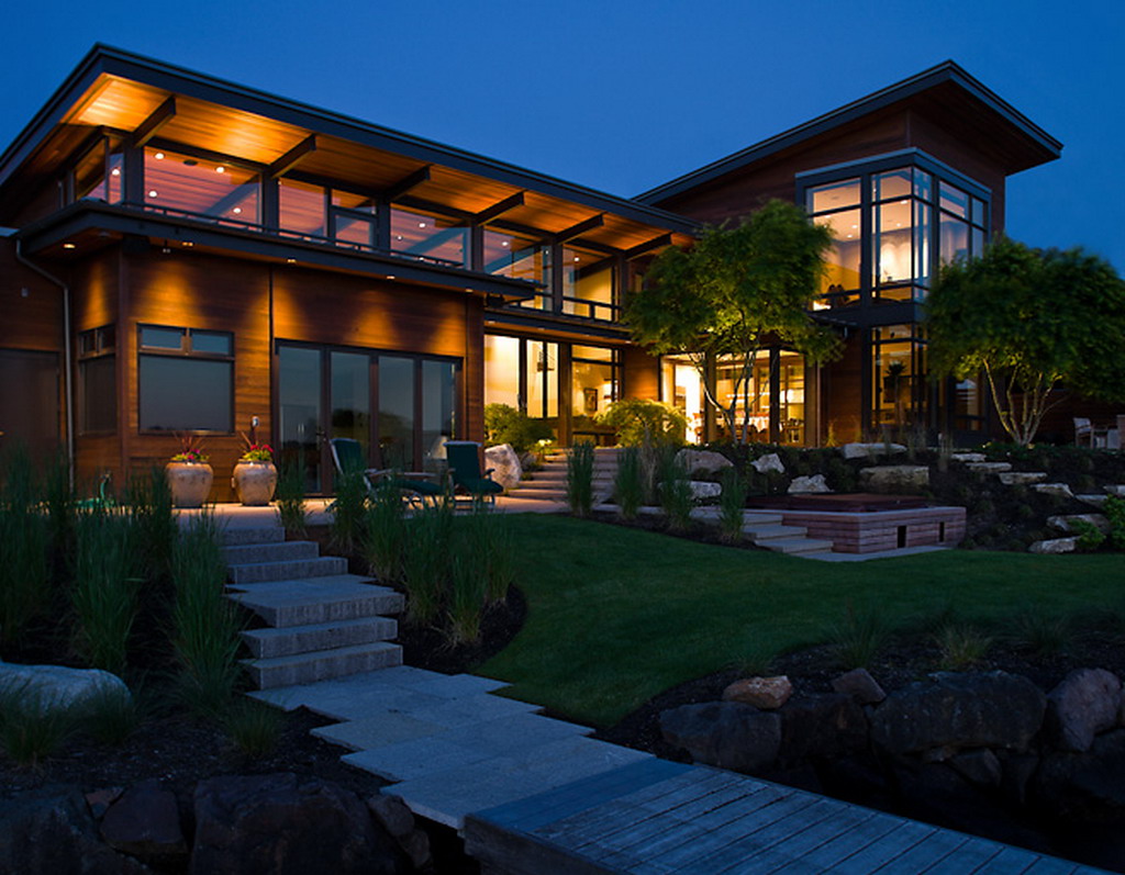 Modern Lake House Design