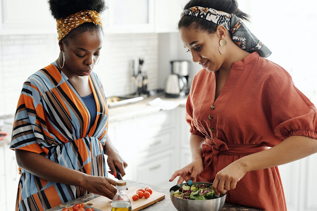 Black women cooking