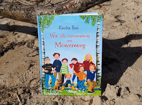 5 Gründe, warum das Lesen in Krisenzeiten wichtiger denn je ist. "Wir alle zusammen im Möwenweg" ist ein Sammelband, der anlässlich des Kirsten-Boie-Jubiläums erschienen ist.