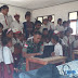 Siswa SD Inpres belajar operasionalkan Laptop bersama Prajurit TNI