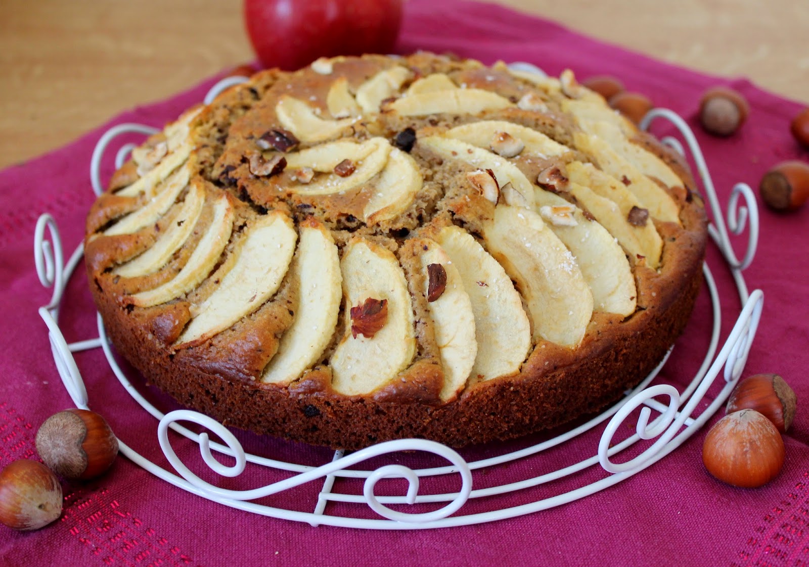 Gâteau "santé" {farine complète, son d'avoine, pommes, noisettes et