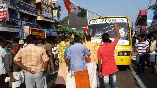 News, Kozhikode, Kerala, Harthal, Murder case, Arrest, KSRTC, Vehicles,State Hartal; In many places the supporters of the Hartal prevents the vehicles