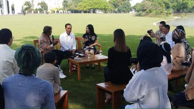 Rezim Jokowi Hanya Buang-buang Duit untuk Bayar Influencer yang Unfaedah Rezim Jokowi Hanya Buang-buang Duit untuk Bayar Influencer yang Unfaedah