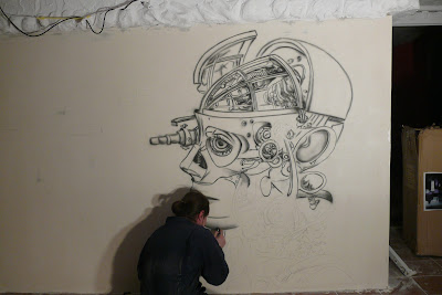 Mural w klubie Aranżacja ściany w klubie, malowanie obrazu na ścianie farbami UV