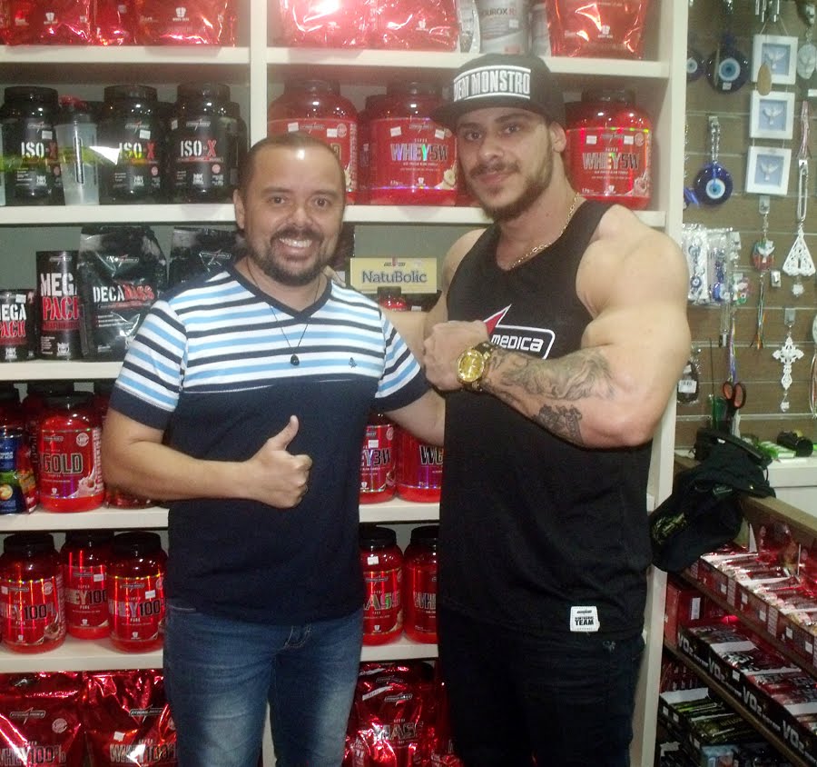 Com o grande Leo Stronda (Cantor do Bonde do Stronda).