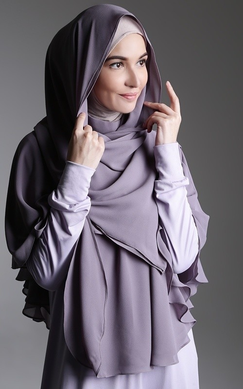 Tampil Modern dengan Gaya Hijab Syar’i Blogger Serabutan